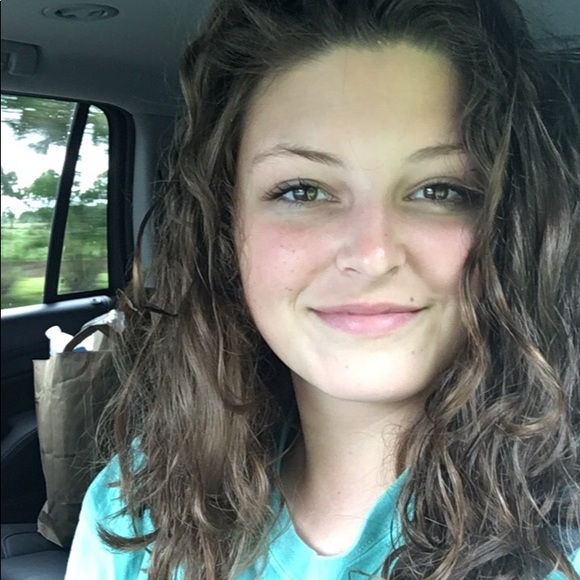 Meet your Posher, Dellene - Picture 1 of 1